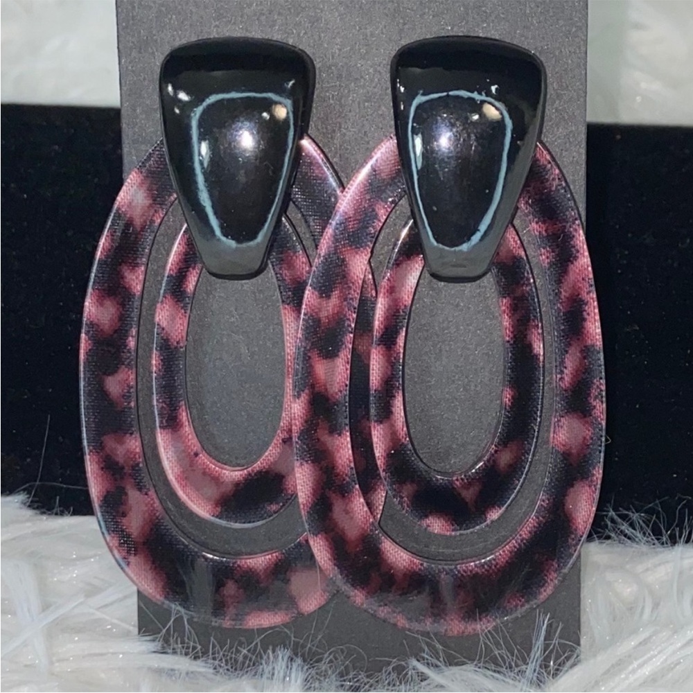 ✨ Retro Acrylic Python Print Statement Earrings ✨ - Picture 3 of 6